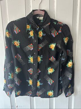 Vintage 70s Black Floral Button-Up Blouse XS Psychedelic Mod Point Collar ILGWU